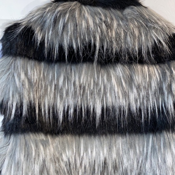Adrienne Landau Woman’s Synthetic Fur Winter Outdoor Vest Size Small - Picture 7 of 13